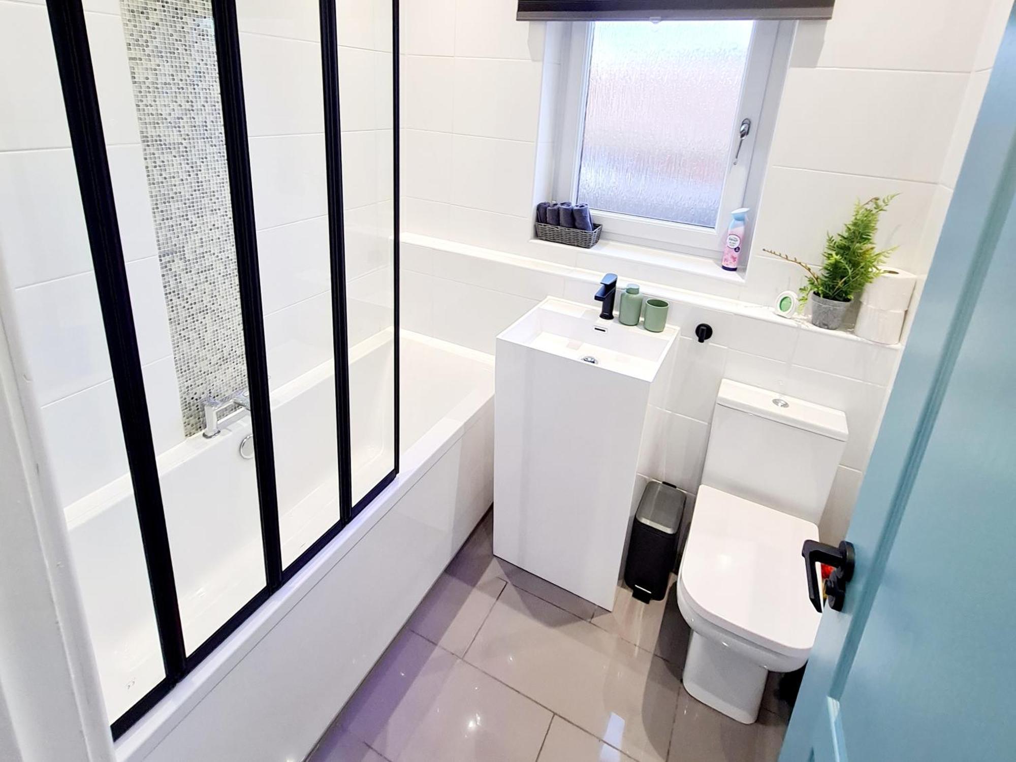 Апартаменти Bright 3Br Walking Distance To Town - Free Parking Глазго Екстер'єр фото